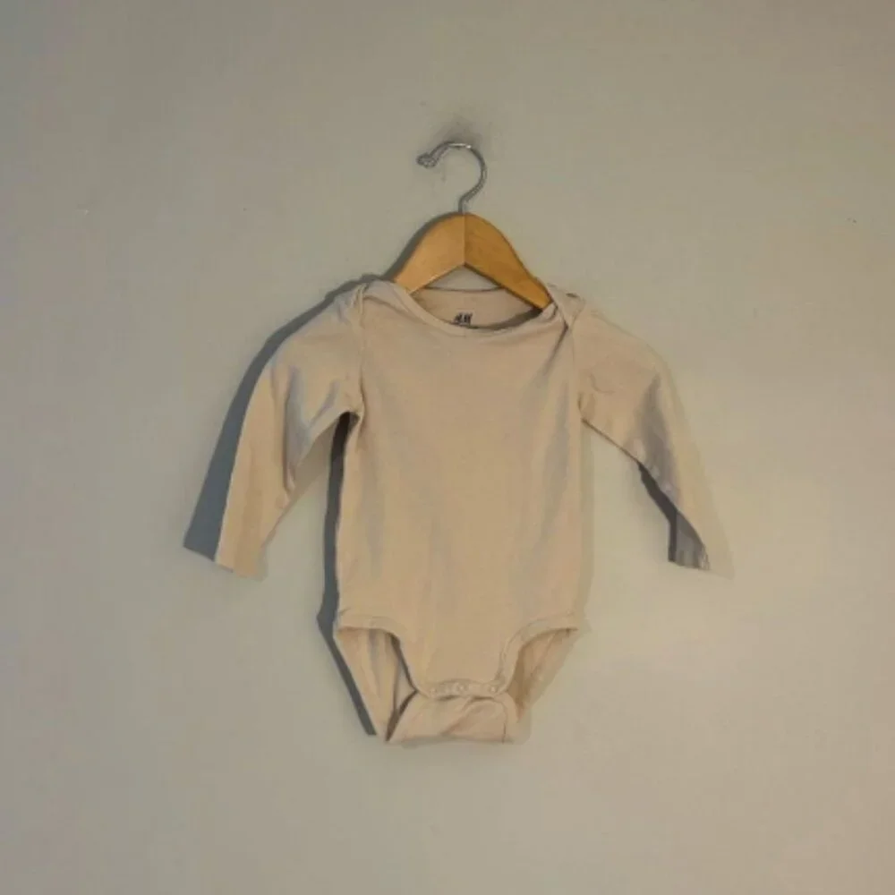$8 ADD ON H&M Bodysuit 12M Zara Janie and Jack Baby Gap Little Bipsy Old Navy‎